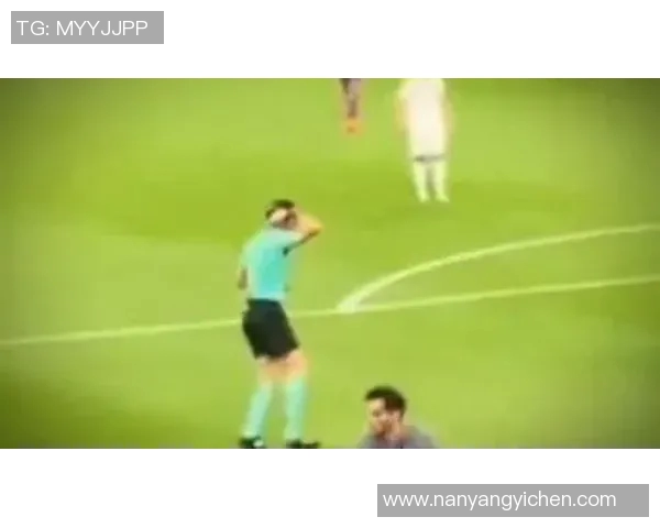 史上最犯规足球明星揭秘他的疯狂犯规记录与争议瞬间