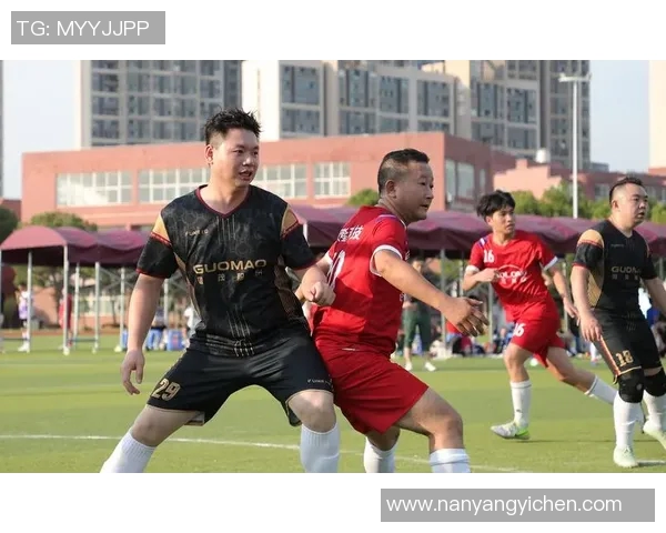 武汉足球明星现场风采展现与球迷互动活动精彩回顾